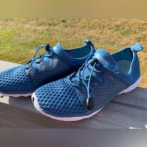 ALEADER Women's Stylish Water Shoes - Navy size 8.5